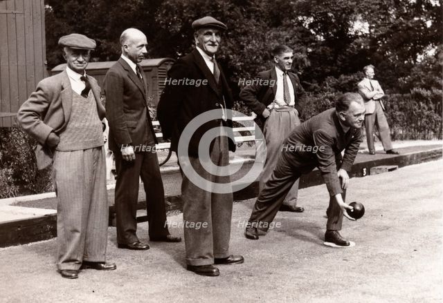 The Rowntree bowling green is opened by William Wallace, York, Yorkshire, 1947. Artist: Unknown