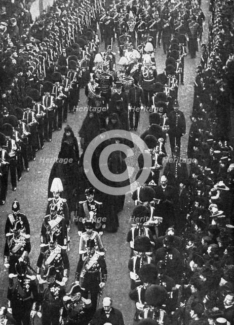 The royal mourners following the funeral procession from Osborne House to the Trinity Pier, 1901.Artist: Russell & Sons