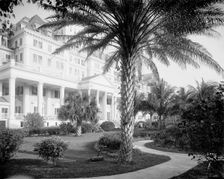 The Royal Poinciana Hotel, entrance, Palm Beach, Fla., 1902. Creator: Unknown