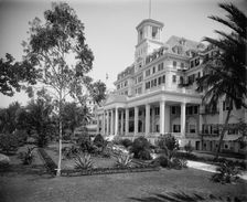 The Royal Poinciana Hotel, entrance, Palm Beach, Fla., 1902. Creator: Unknown