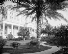 The Royal Poinciana Hotel, entrance, Palm Beach, Fla., 1902. Creator: Unknown