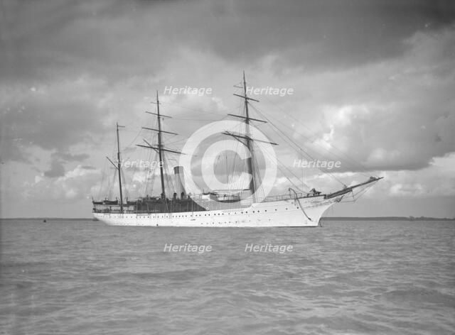 The steam yacht 'Niagara'. Creator: Kirk & Sons of Cowes.