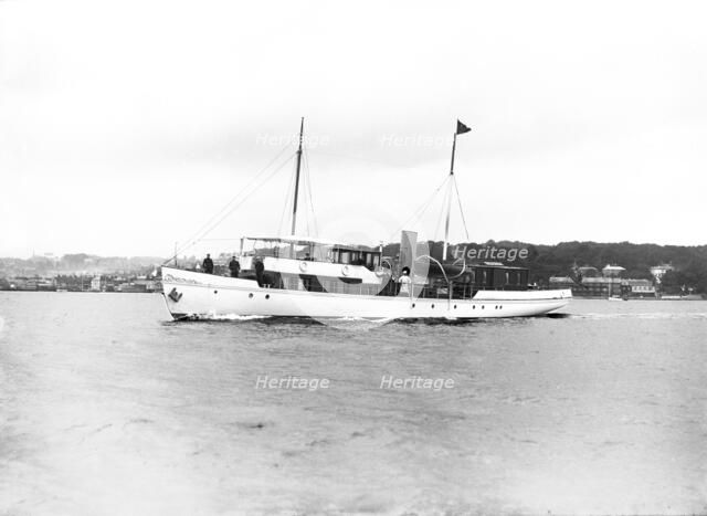 The steam yacht 'Sardonyx' under way, 1913. Creator: Kirk & Sons of Cowes.