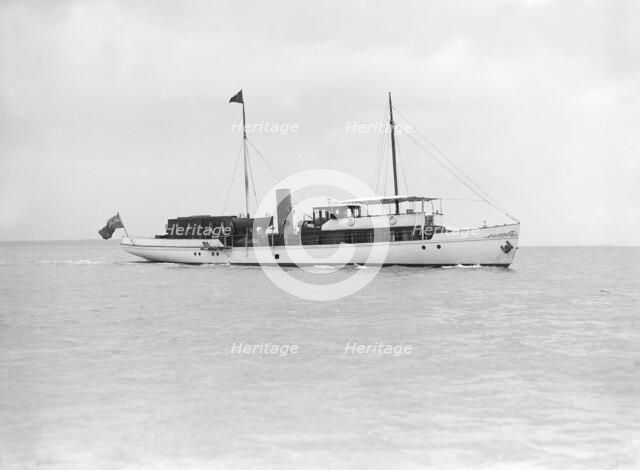 The steam yacht 'Sardonyx' under way, 1913. Creator: Kirk & Sons of Cowes.