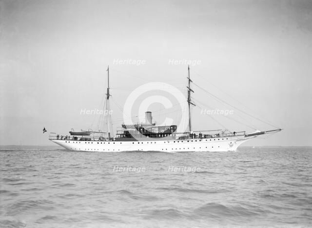 The steam yacht 'Ul', 1911. Creator: Kirk & Sons of Cowes.