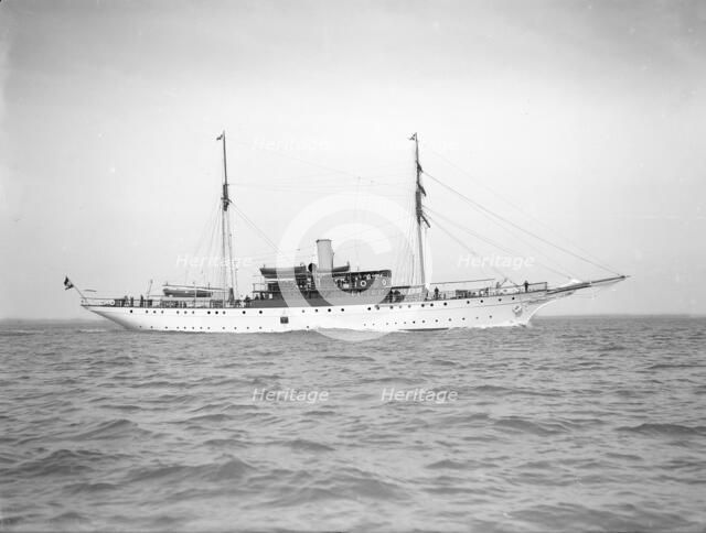 The steam yacht 'Ul', 1911. Creator: Kirk & Sons of Cowes.