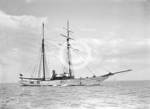 The sailing yacht 'Sea Belle' under way, 1911.  Creator: Kirk & Sons of Cowes.