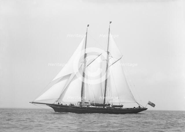 The schooner 'Hinemoa' underway, 1914. Creator: Kirk & Sons of Cowes.