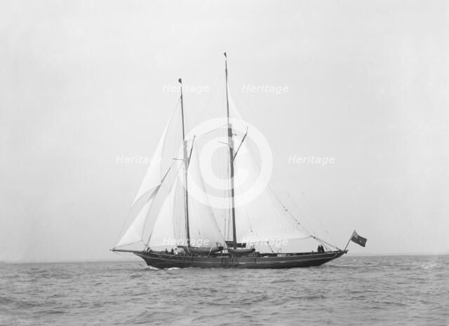 The schooner 'Hinemoa' underway, 1914. Creator: Kirk & Sons of Cowes.