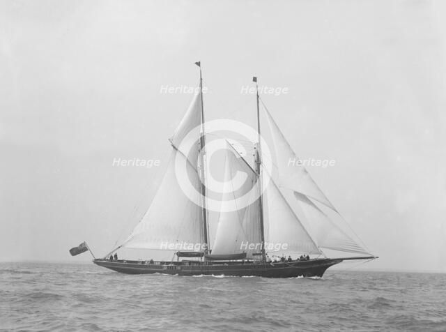 The schooner 'Hinemoa' underway, 1914. Creator: Kirk & Sons of Cowes.