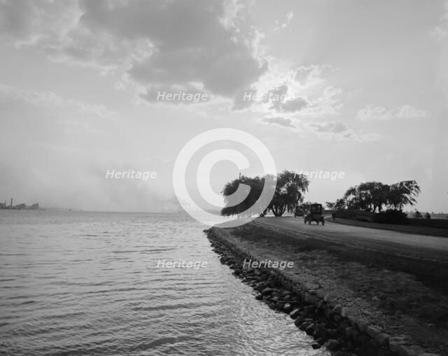 The Shore Drive, Belle Isle [Park], Detroit, Mich., between 1900 and 1920. Creator: Unknown.