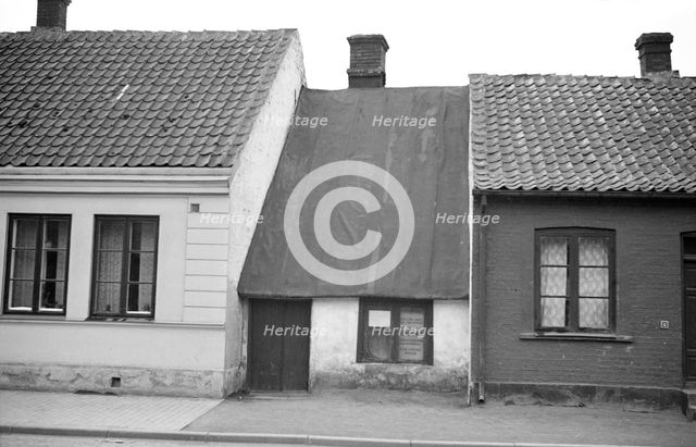 The smallest house in Landskrona, Sweden, 1935. Creator: Unknown.