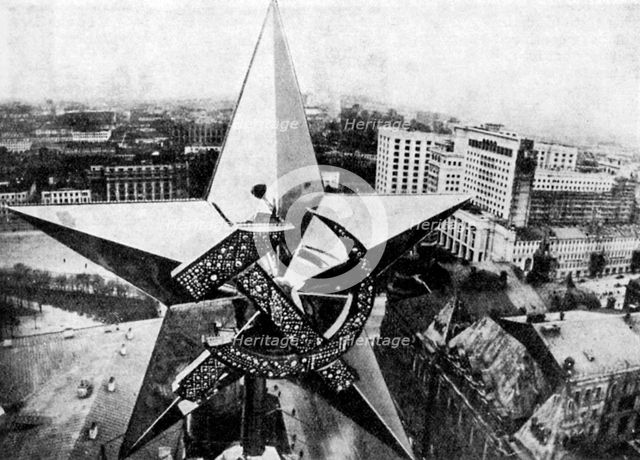 The Soviet star surmounting the Nikolsky Tower of the Kremlin, Moscow, 1935. Artist: Unknown