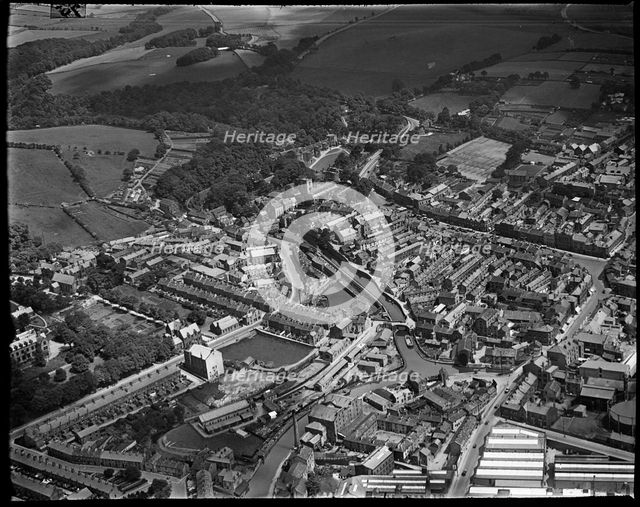 The Springs Branch of the Leeds and Liverpool Canal and the town centre, Skipton, N Yorks, c1930s. Creator: Arthur William Hobart.