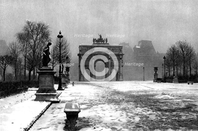 The Tuileries under snow and the Carrousel Arch, Paris, 1931.Artist: Ernest Flammarion