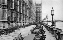 The terrace of the House of Commons, London, 1926-1927