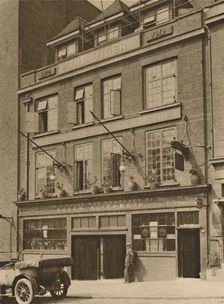 The Tiger Tavern on Tower Hill c1935. Creator: Unknown