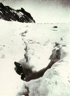 The Tide-Crack at Razorback Island 1911, (1913). Artist: Herbert Ponting