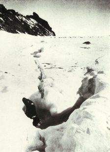 The Tide-Crack at Razorback Island 1911, (1913). Artist: Herbert Ponting