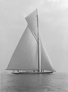 The towering 10,450 sq ft sail area of Shamrock IV 1914. Creator: Kirk & Sons of Cowes
