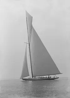 The towering 10,450 sq ft sail area of Shamrock IV 1914. Creator: Kirk & Sons of Cowes
