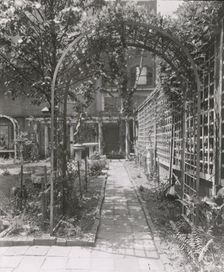 The Touchstone Garden, 118-120 East 30th Street, New York, New York, 1919. Creator: Frances Benjamin Johnston