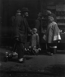 The toy peddler, Chinatown, San Francisco, between 1896 and 1906. Creator: Arnold Genthe