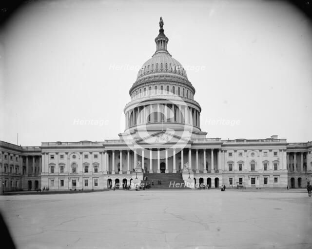 The United States Capitol, central part of bldg., Washington, D.C., 1902. Creator: Unknown.