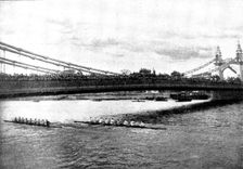 The Universities Boat-Race: shooting Hammersmith Bridge, 1895. Creator: Stearn