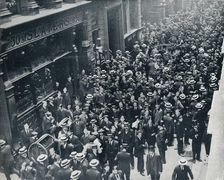 The war crisis in the city: The closing of the London Stock Exchange, 1914