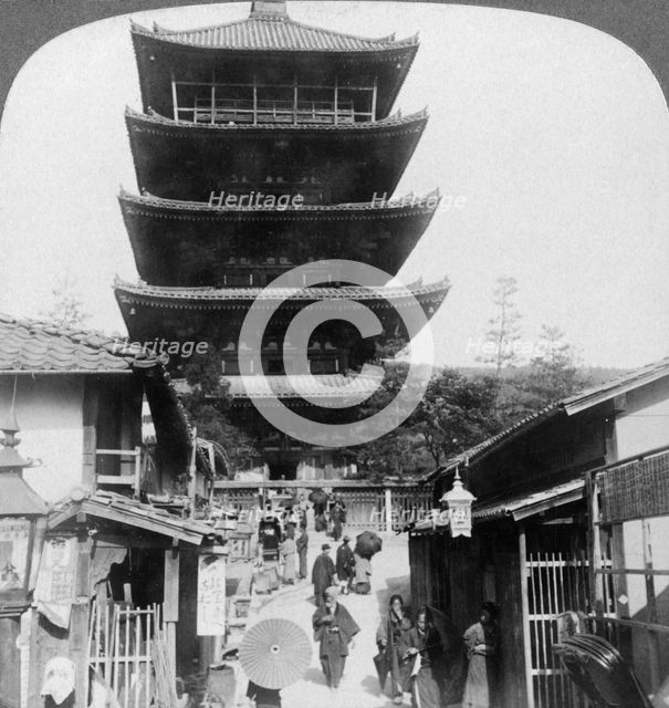 The west side of the five-storey Yasaka Pagoda, Kyoto, Japan, 1904.Artist: Underwood & Underwood