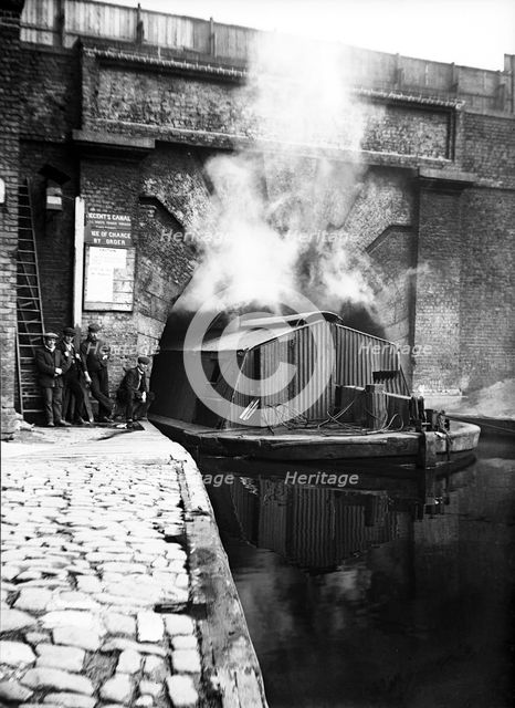 The western entrance to Pentonville Tunnel, Regent's Canal, London, c1905. Artist: Unknown