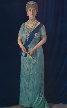 The Widowed Queen: Her Majesty Queen Mary 1936