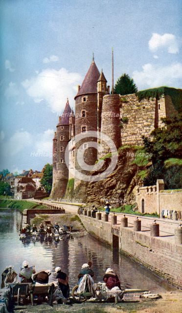 The women of Josselin doing their laundry, Brittany, France, c1924. Artist: Unknown