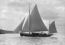 The yawl Moosk under way, 1912. Creator: Kirk & Sons of Cowes