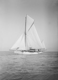 The yawl Suzanne under sail, 1911. Creator: Kirk & Sons of Cowes