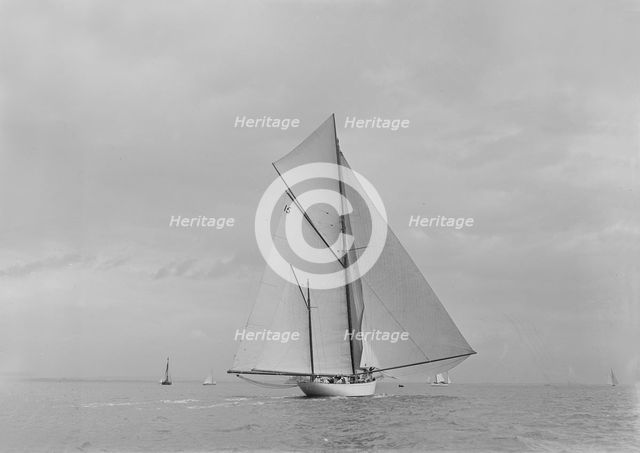 The yawl 'Sumurun' running downwind with spinnaker, 1922. Creator: Kirk & Sons of Cowes.