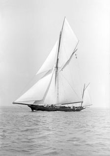The yawl Wendur sailing close-hauled, 1913. Creator: Kirk & Sons of Cowes