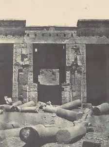 Thebes. Médinet-Habou. Partie orientale du Péristyle du Palais de Ramsès-Méiamoun, 1850. Creator: Maxime du Camp