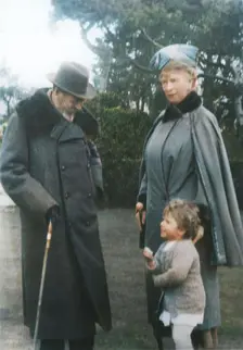 Their Majesties the King & Queen with Princess Elizabeth at Craigweil House, Bognor c1930. Creator: Unknown
