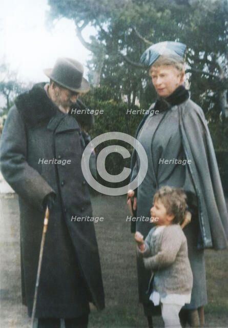'Their Majesties the King & Queen with Princess Elizabeth at Craigweil House, Bognor', c1930. Creator: Unknown.