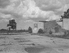 This was a bank at Fullerton, Louisiana, 1937. Creator: Dorothea Lange