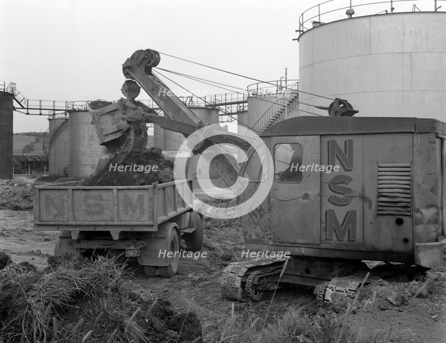 Thomas Smith Super 10 earth mover working at the Shell Plant, Sheffield, South Yorkshire, 1961. Artist: Michael Walters