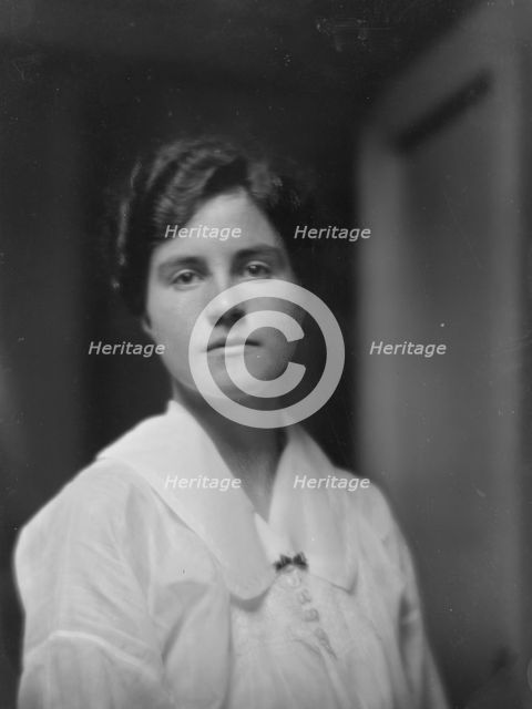Thompson, J.R., Miss, portrait photograph, 1916 or 1917. Creator: Arnold Genthe.