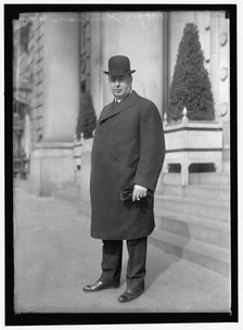 Thompson, Mayor of Chicago, between 1911 and 1917. Creator: Harris & Ewing