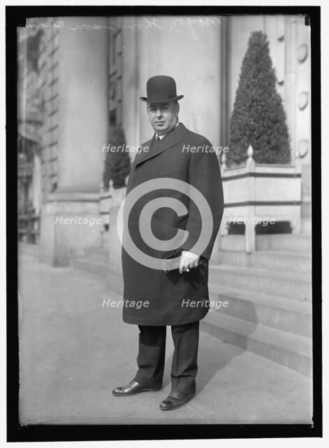 Thompson, Mayor of Chicago, between 1911 and 1917. Creator: Harris & Ewing.