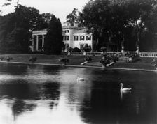 "Thornedale," Oakleigh Thorne house, Millbrook, New York., 1919. Creator: Frances Benjamin Johnston