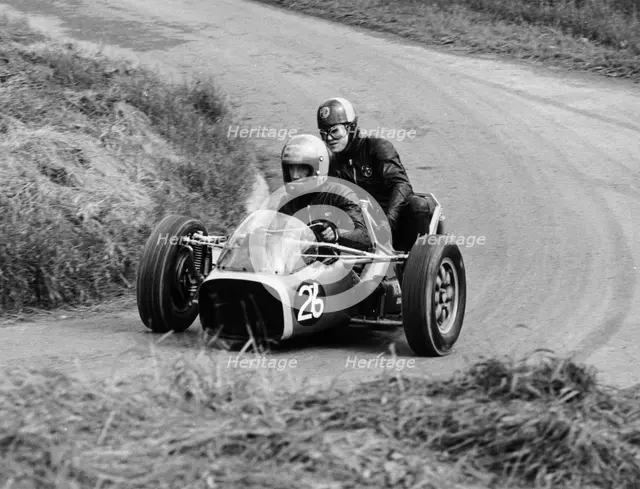 Three-wheeled racing vehicle. Artist: Unknown
