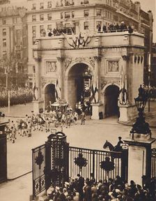 Through the Sovereign's Gate, Marble Arch May 12 1937. Creator: Unknown
