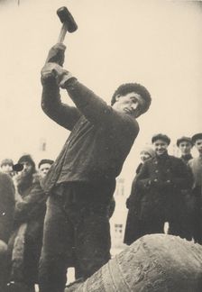 Throwing down the bell from the belfry of The Trinity Lavra of St. Sergius, 1929-1930. Creator: Prishvin, Mikhail Mikhailovich (1873-1954)
